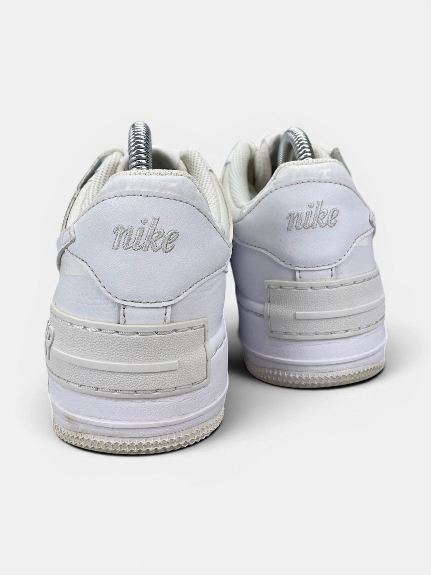 Nike Air Force 1 Shadow Triple White — buty sportowe damskie w bardzo dobrym stanie rozmiar 39, widok z tyłu