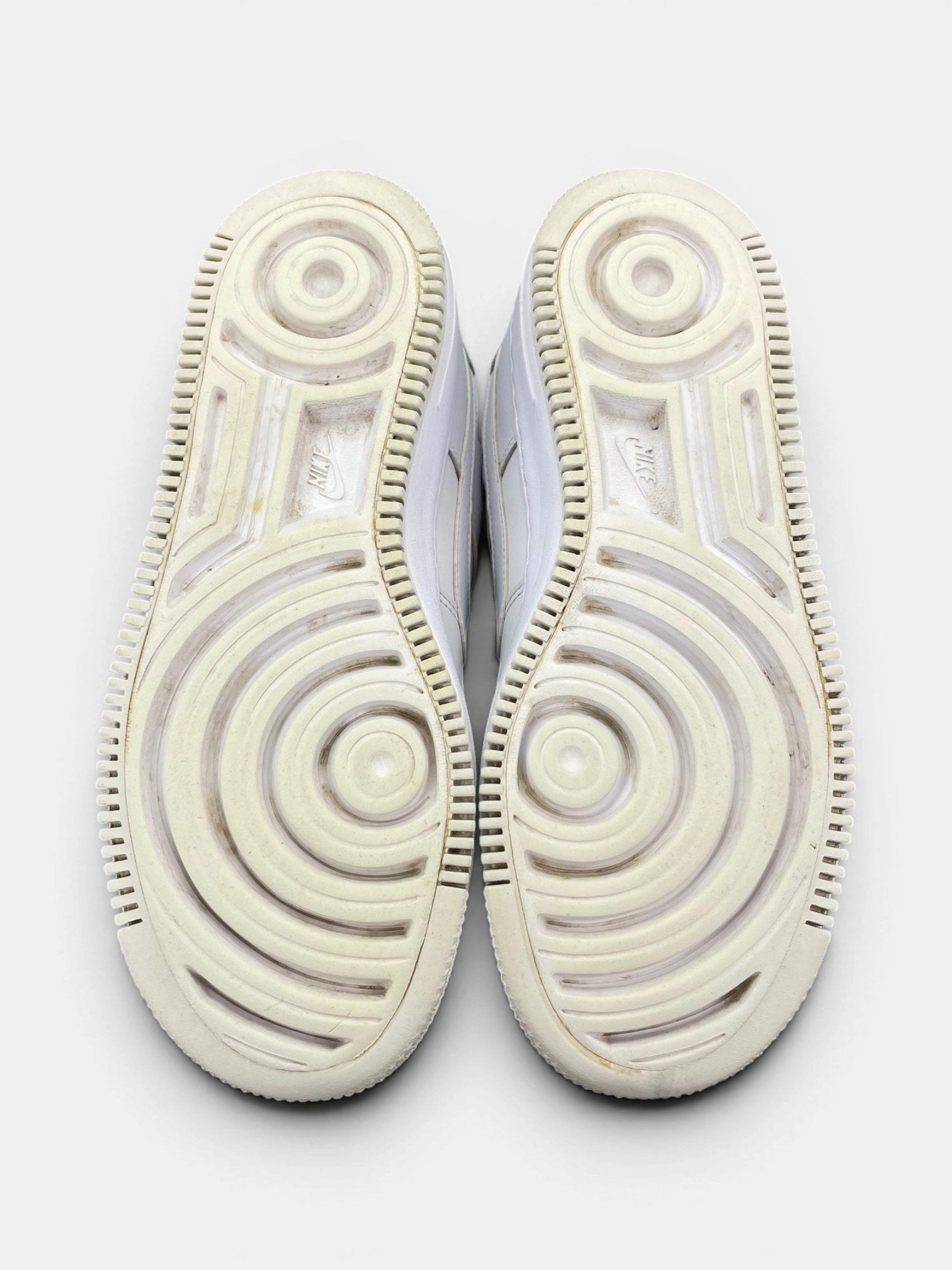 Nike Air Force 1 Shadow Triple White — buty sportowe damskie w bardzo dobrym stanie rozmiar 39, podeszwa