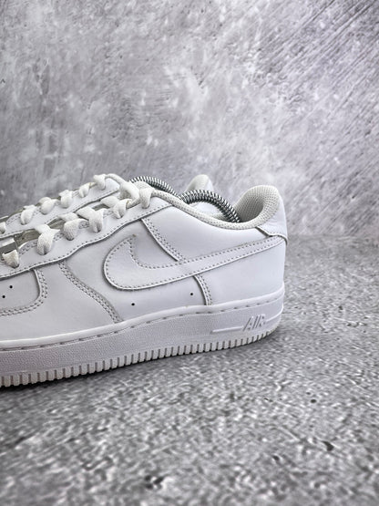 Nike Air Force 1 Low Triple White — buty sportowe damskie w bardzo dobrym stanie rozmiar 38, widok z góry