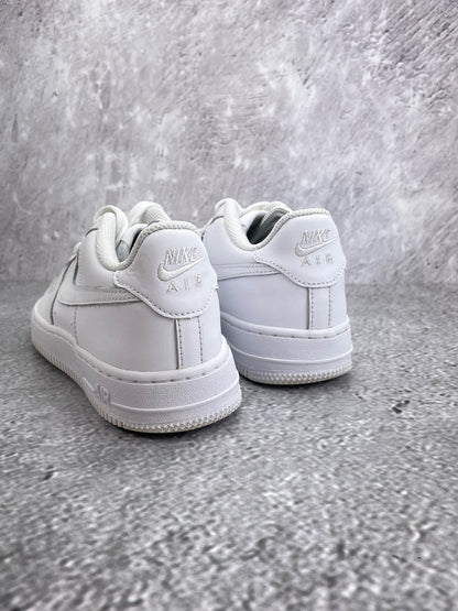 Nike Air Force 1 Low Triple White — buty sportowe damskie w bardzo dobrym stanie rozmiar 38, widok z tyłu