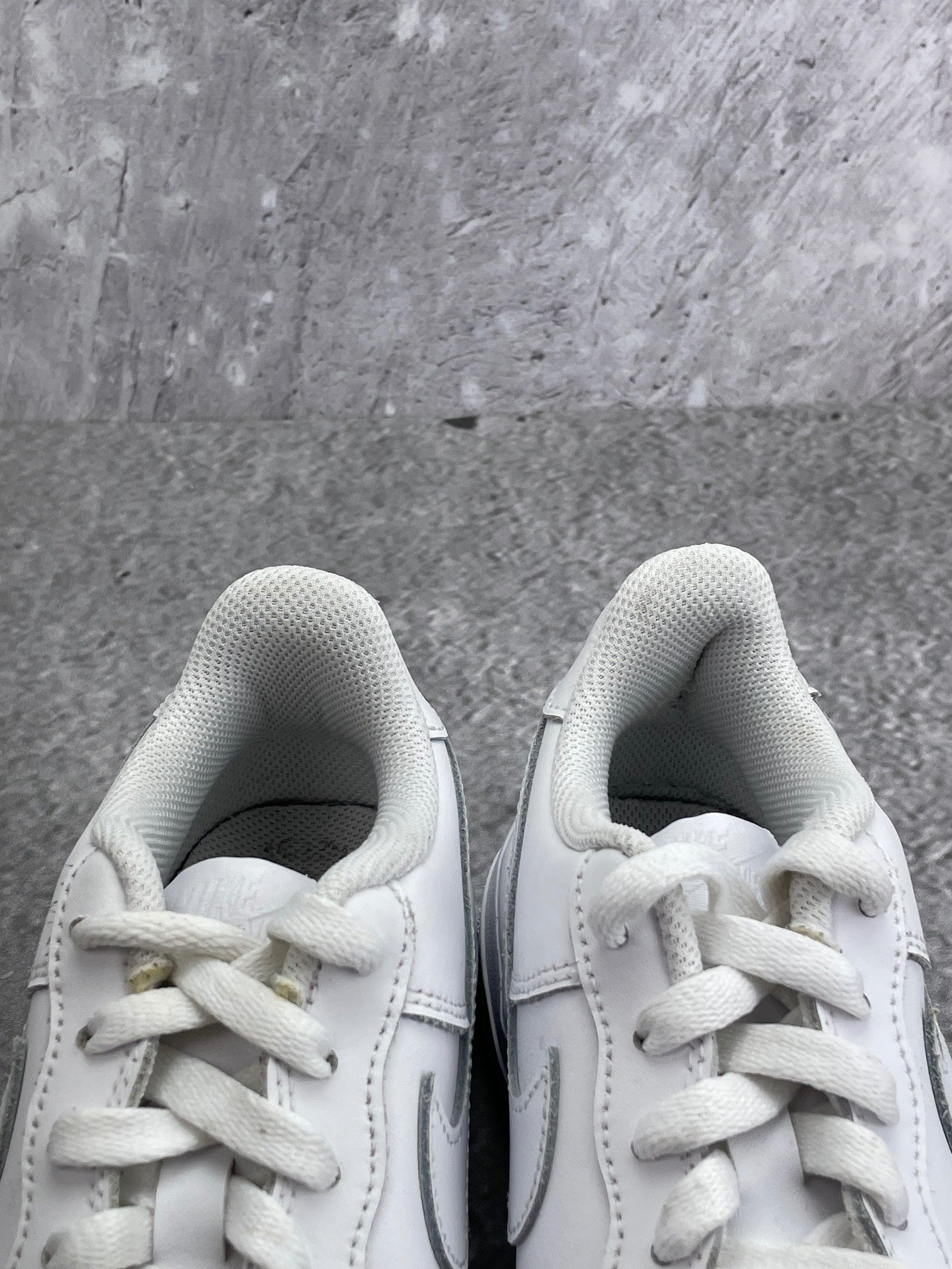 Nike Air Force 1 Low Triple White — buty sportowe damskie w bardzo dobrym stanie rozmiar 38, opcjonalne zdjęcie 1