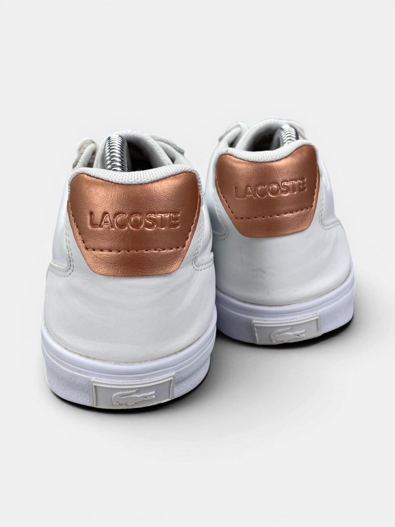 Lacoste Sneakers — buty sportowe damskie w bardzo dobrym stanie rozmiar 39, widok z tyłu