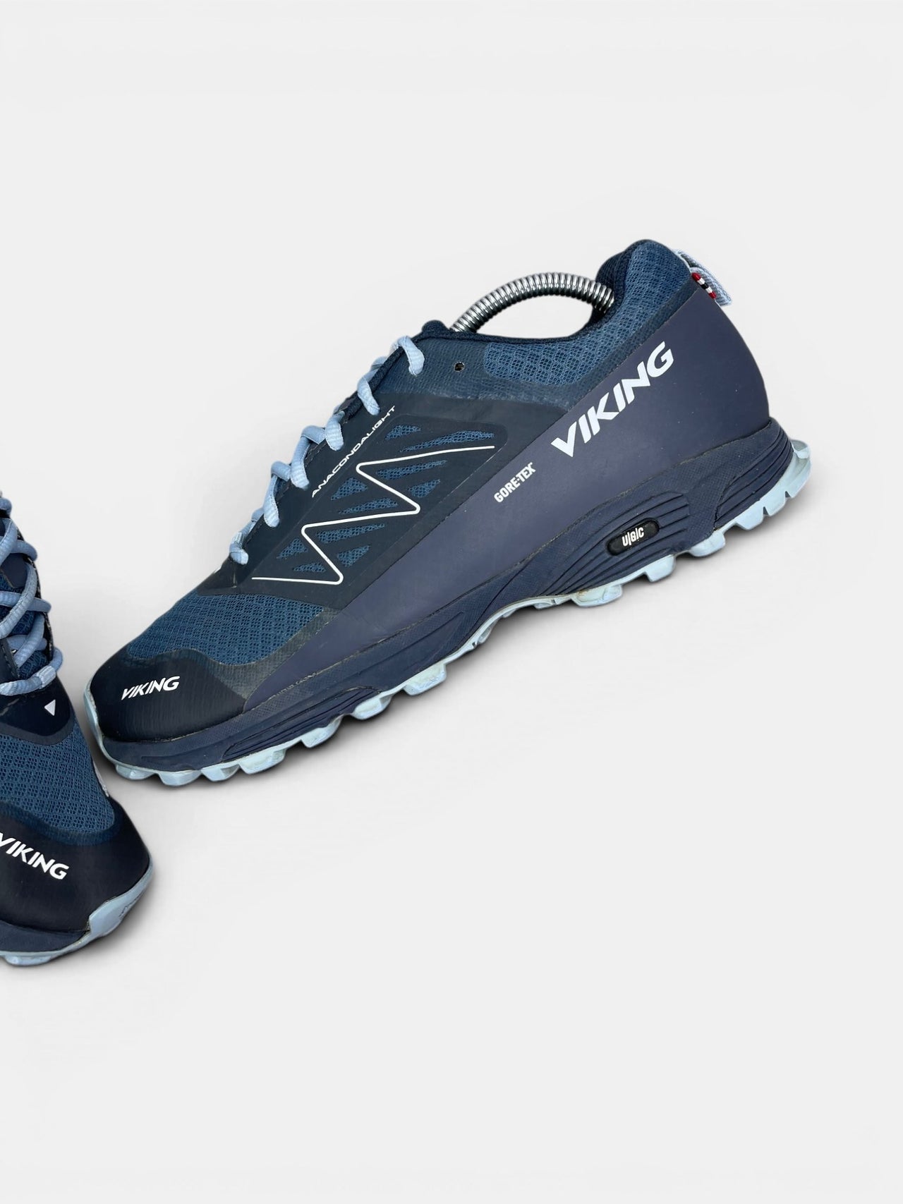 Viking Gore-Tex Trekking Shoes — trekkingi męskie w bardzo dobrym stanie rozmiar 43, zewnętrzny panel lewego buta