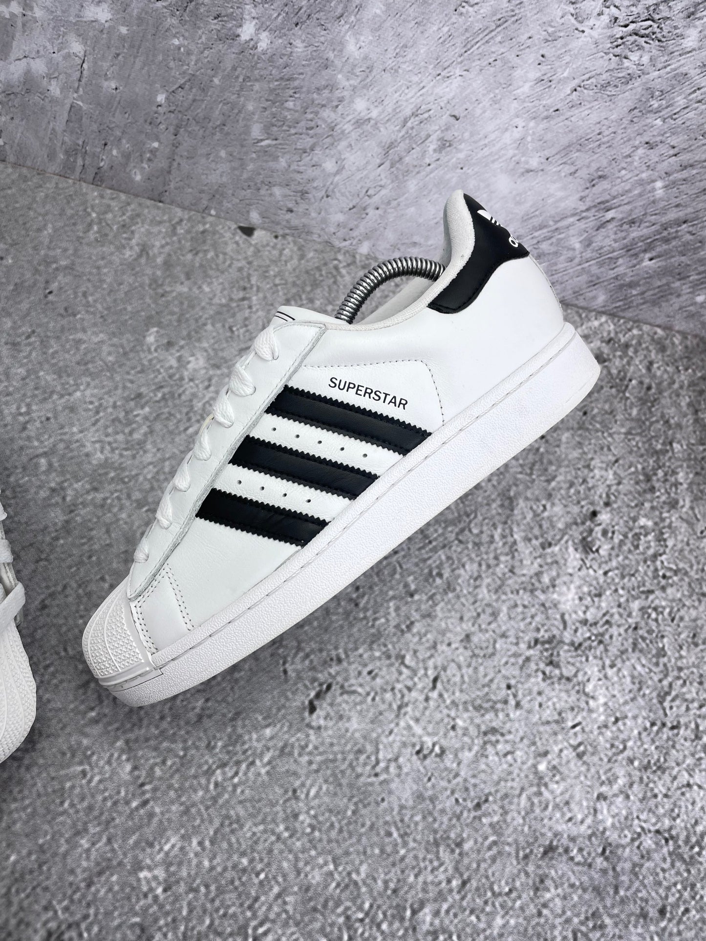adidas Superstar II IH8659 - buty sportowe, zewnętrzny panel prawego buta