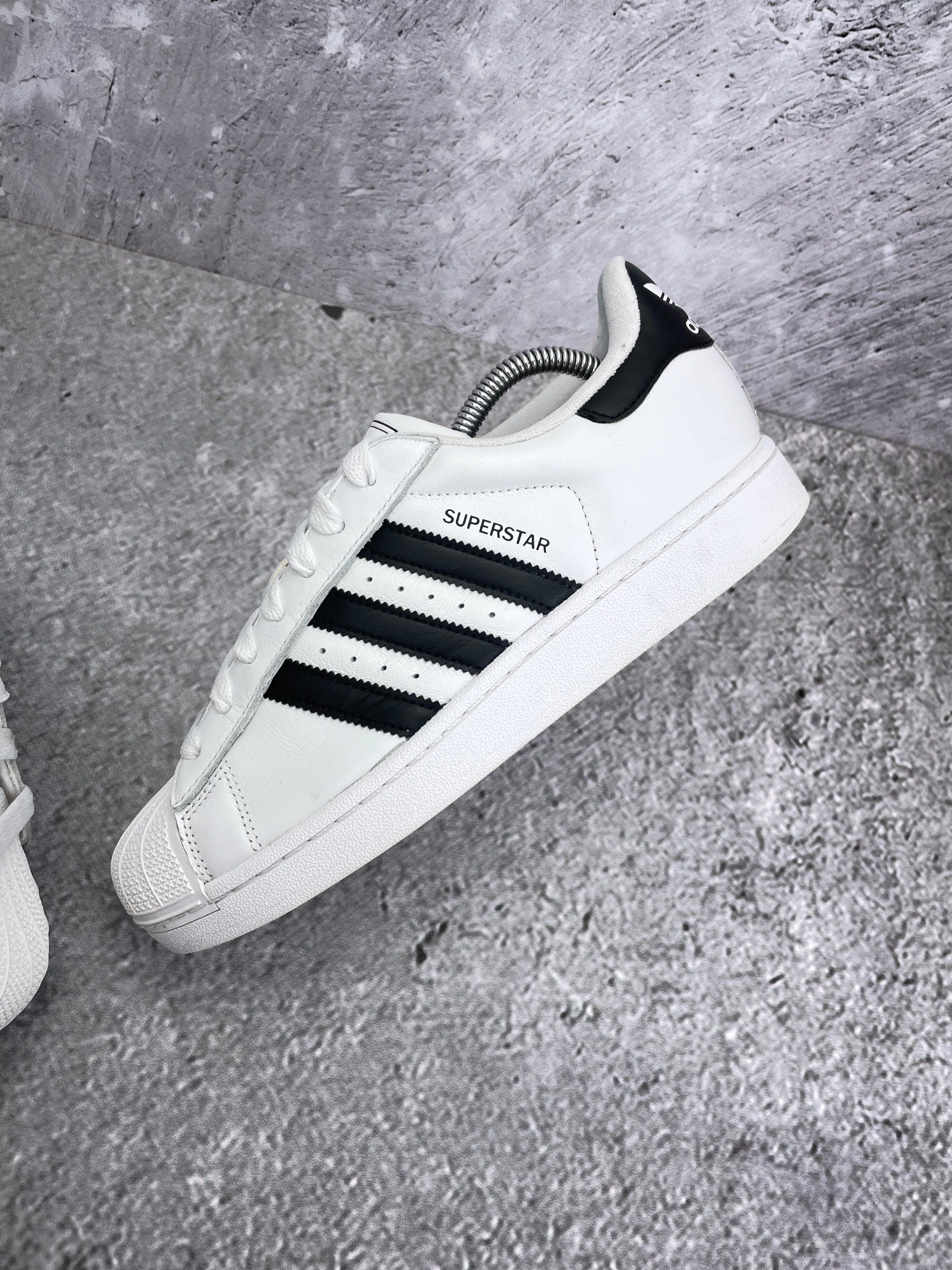 adidas Superstar II IH8659 - buty sportowe, zewnętrzny panel prawego buta