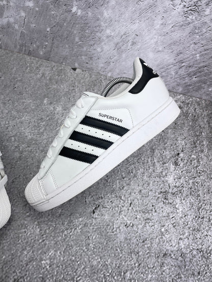 adidas Superstar II IH8659 - buty sportowe, zewnętrzny panel prawego buta