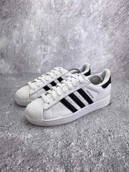 adidas Superstar II IH8659 - buty sportowe, widok z boku na tle studyjnym