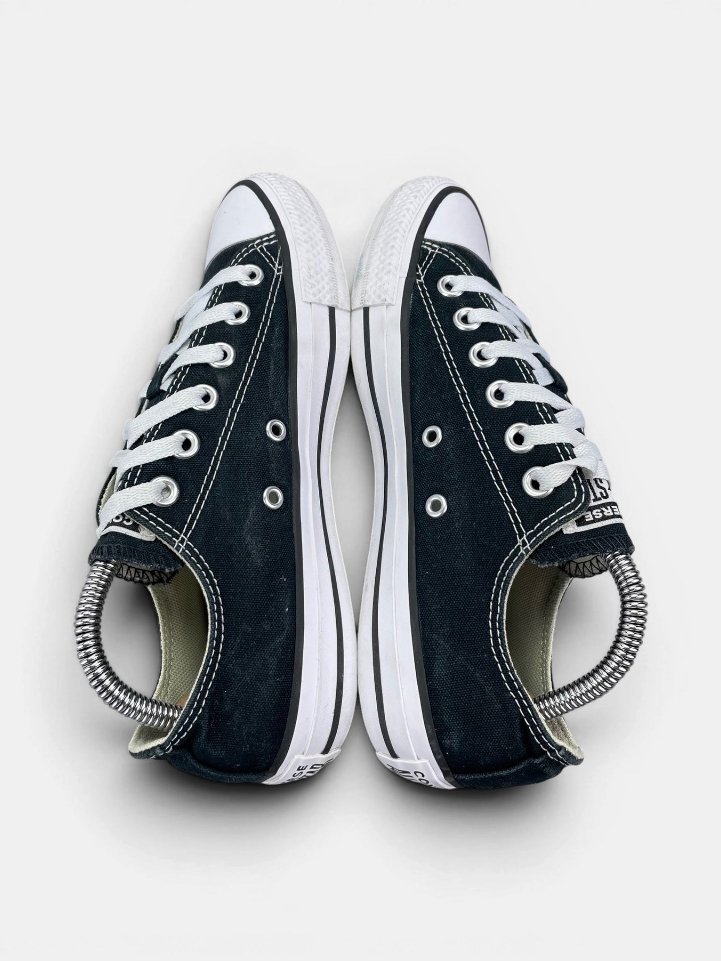 Converse Chuck Taylor All Star Black — buty sportowe damskie w bardzo dobrym stanie rozmiar 37.5, zewnętrzny panel prawego buta