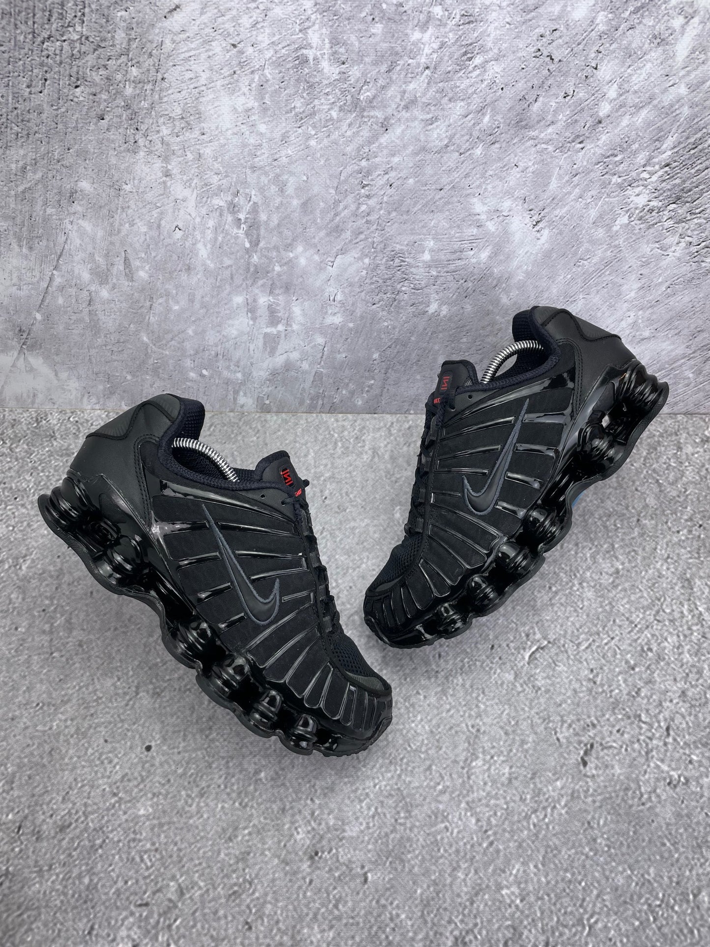 Nike Shox TL Metallic Hematite - buty sportowe, widok z góry na zewnętrzną stronę butów