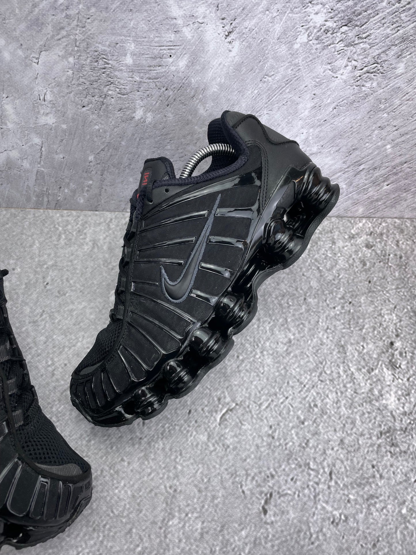 Nike Shox TL Metallic Hematite - buty sportowe, zewnętrzny panel prawego buta
