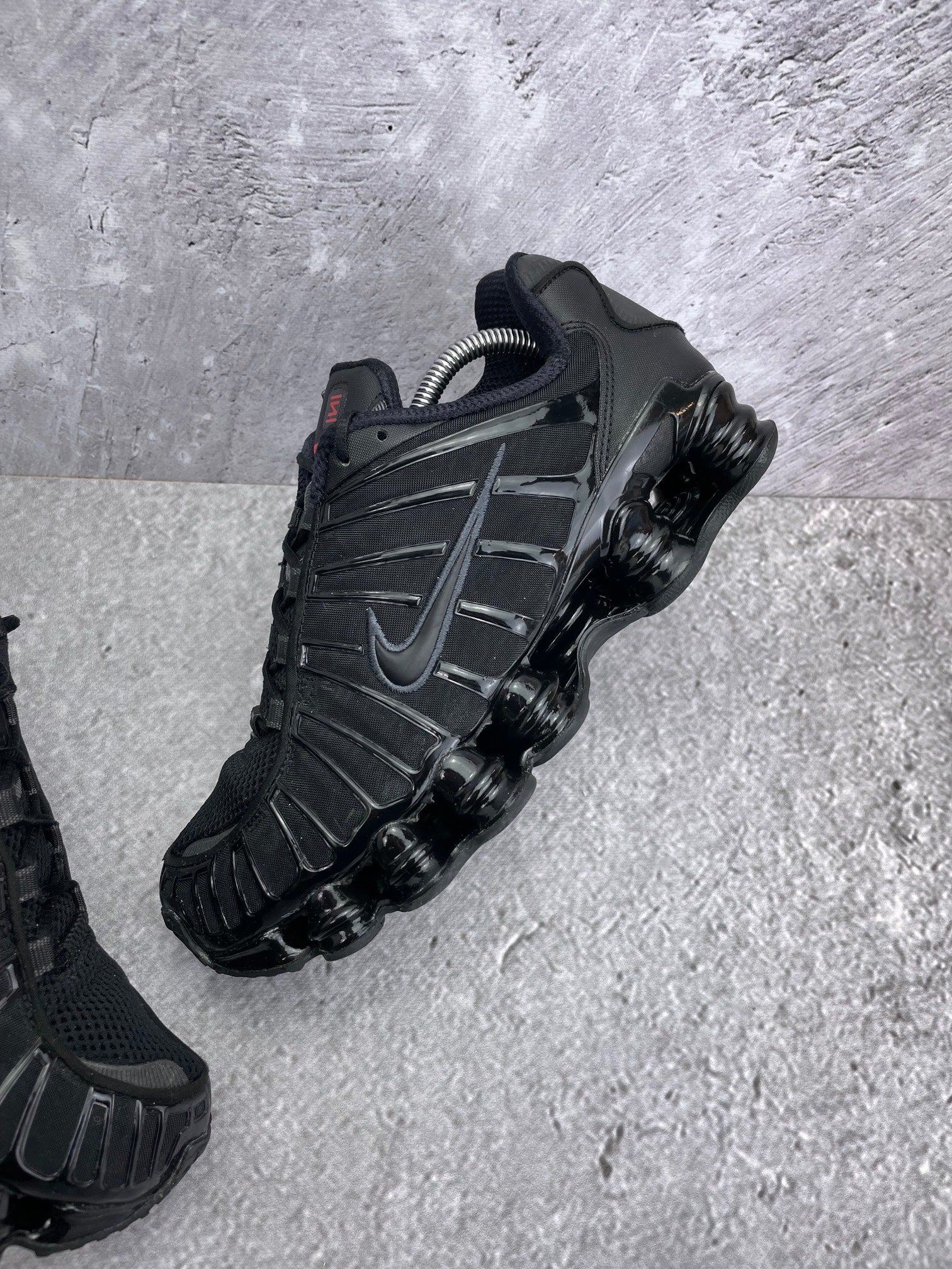 Nike Shox TL Metallic Hematite - buty sportowe, zewnętrzny panel prawego buta