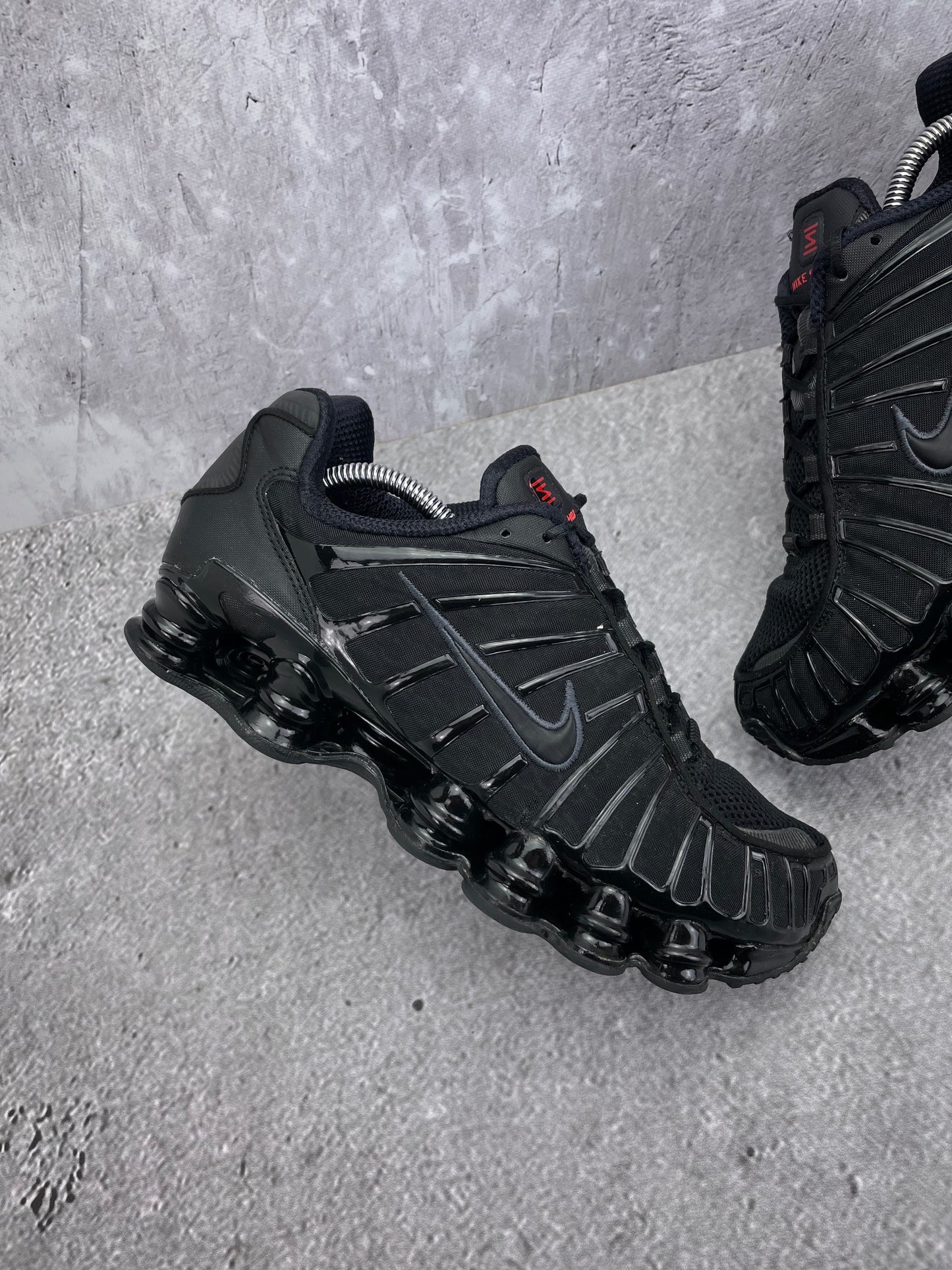 Nike Shox TL Metallic Hematite - buty sportowe, zewnętrzny panel lewego buta
