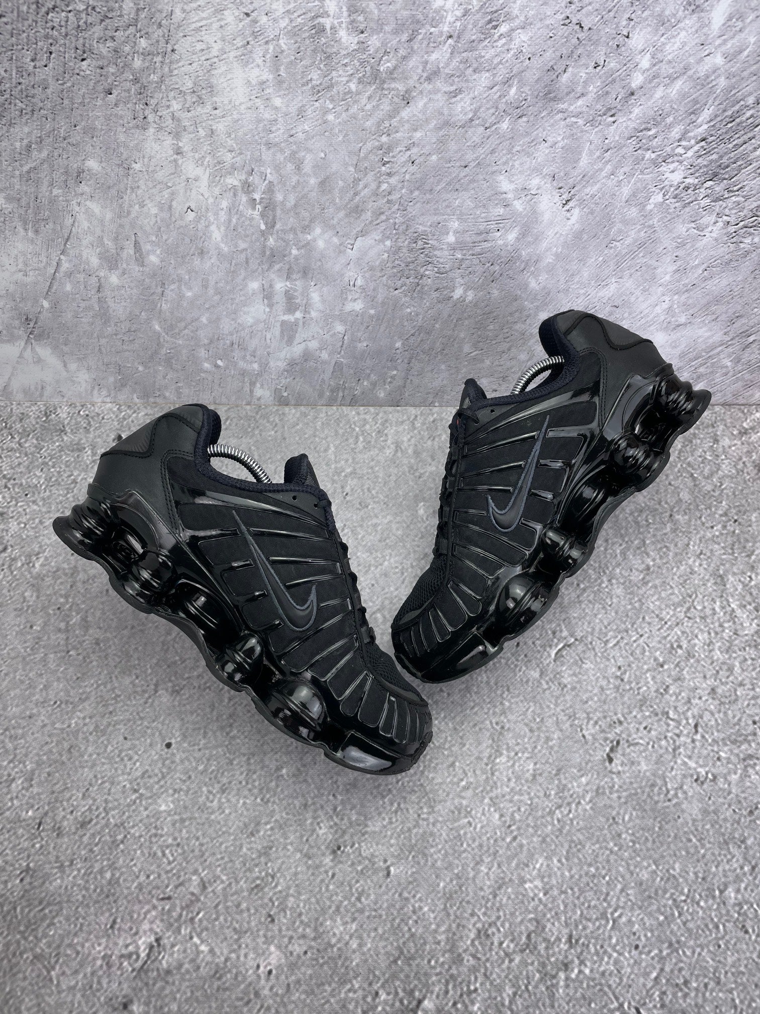 Nike Shox TL Metallic Hematite - buty sportowe, widok z góry na wewnętrzną stronę butów