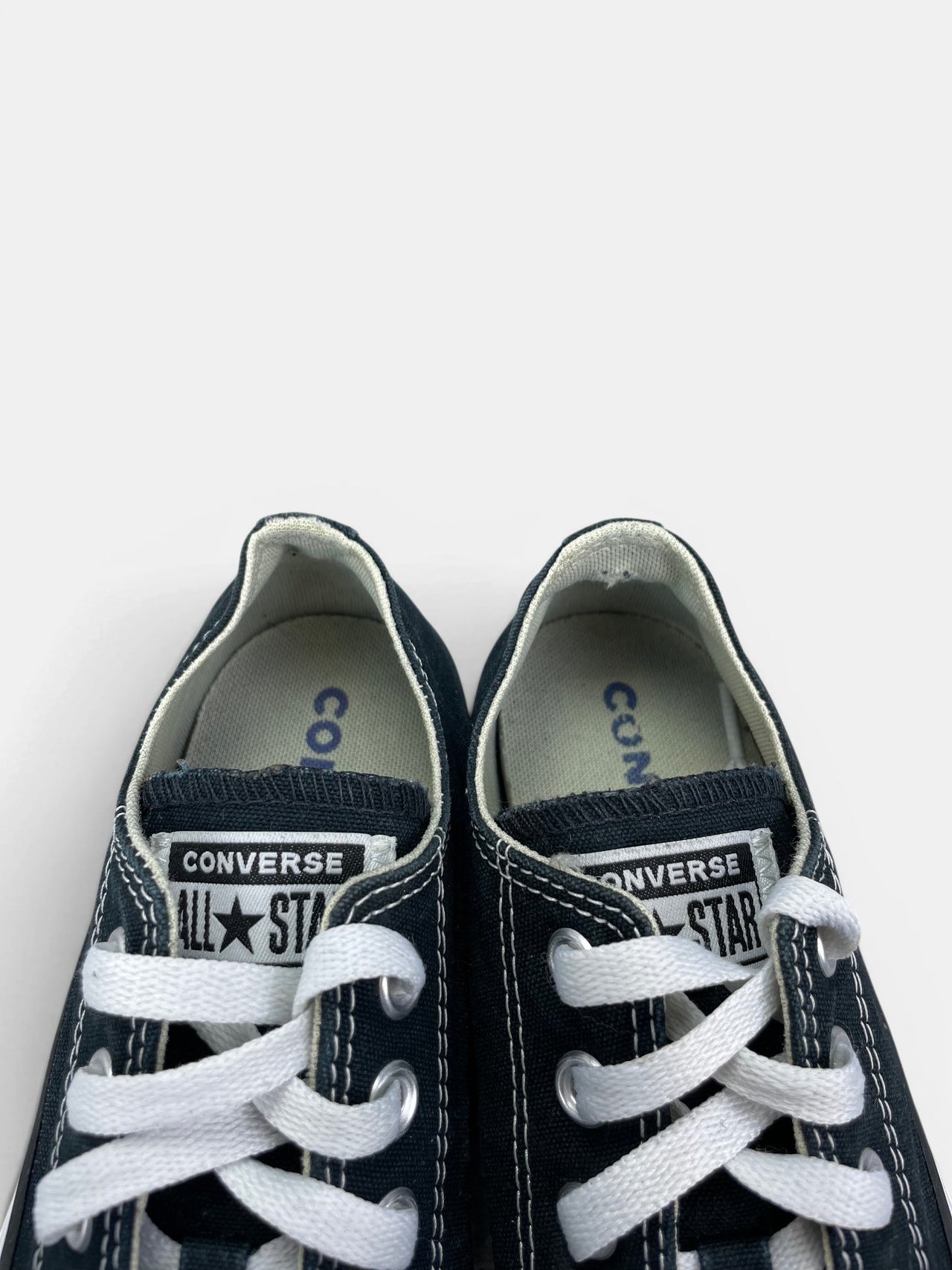Converse Chuck Taylor All Star Black — buty sportowe damskie w bardzo dobrym stanie rozmiar 37.5, wewnętrzny panel prawego buta