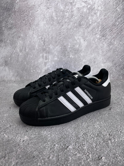 adidas Superstar II Black White - buty sportowe, widok z boku na tle studyjnym
