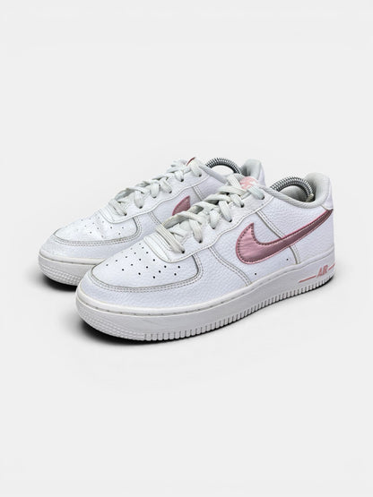 Nike Air Force 1 Low “White / Pink Glaze” Pink Glaze — buty sportowe damskie w bardzo dobrym stanie rozmiar 37.5, widok z boku