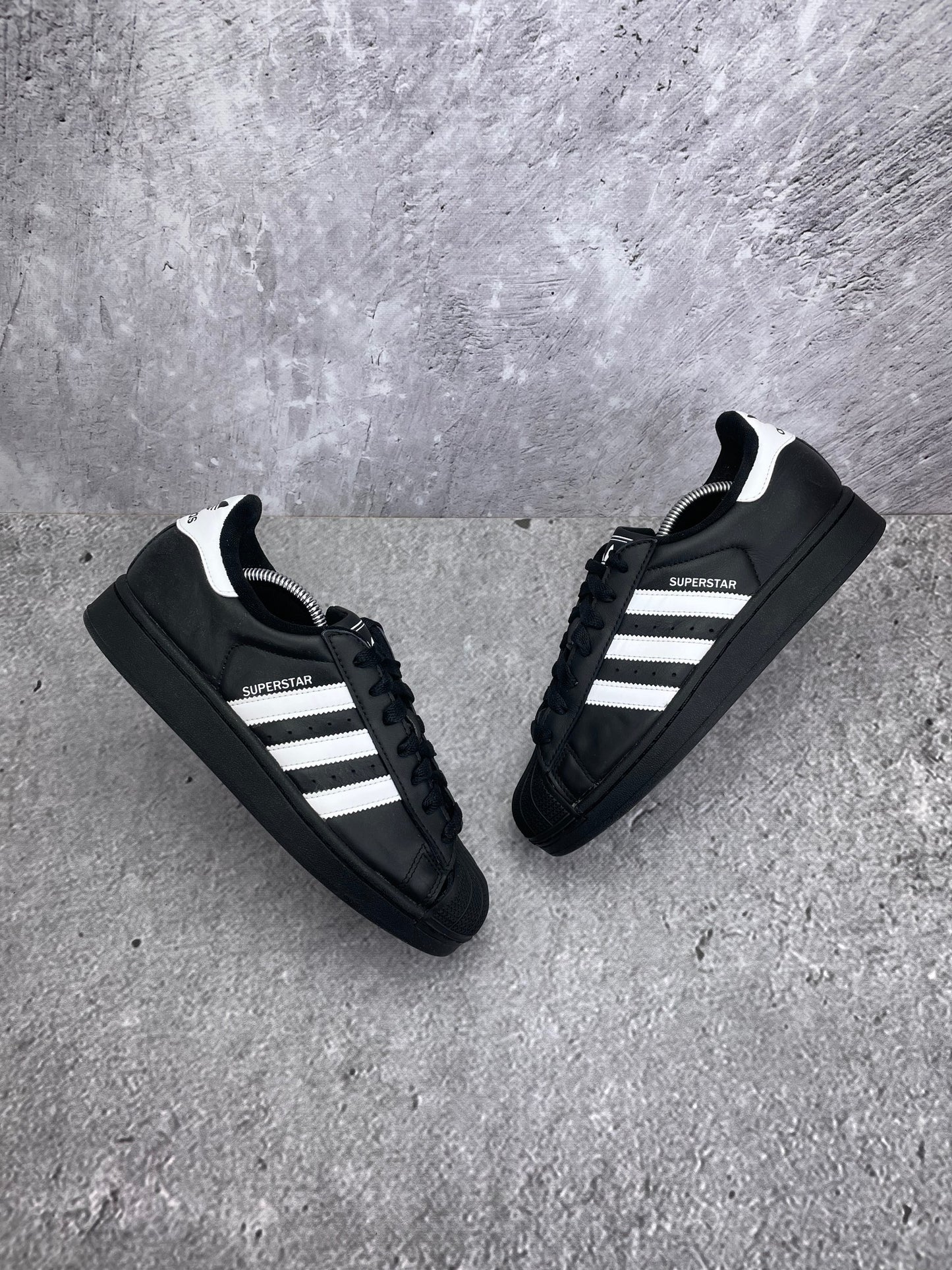 adidas Superstar II Black White - buty sportowe, widok z góry na zewnętrzną stronę butów