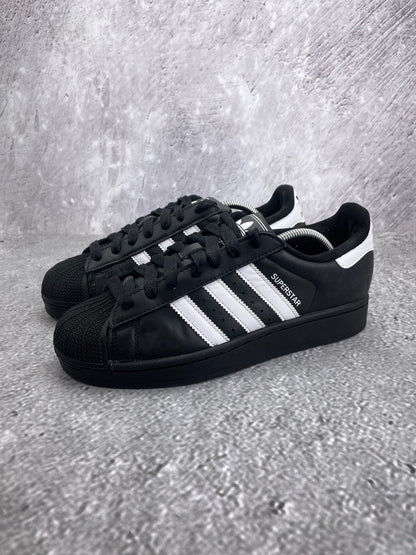 adidas Superstar II Black White - buty sportowe, widok z boku na tle studyjnym