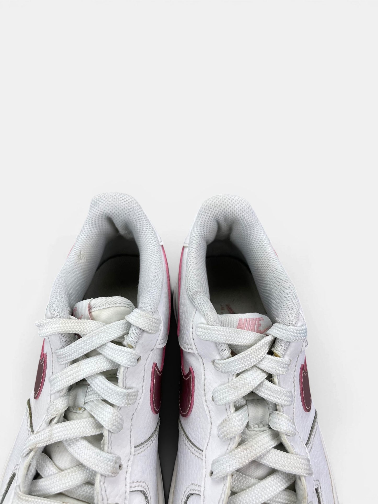 Nike Air Force 1 Low “White / Pink Glaze” Pink Glaze — buty sportowe damskie w bardzo dobrym stanie rozmiar 37.5, zapiętki butów