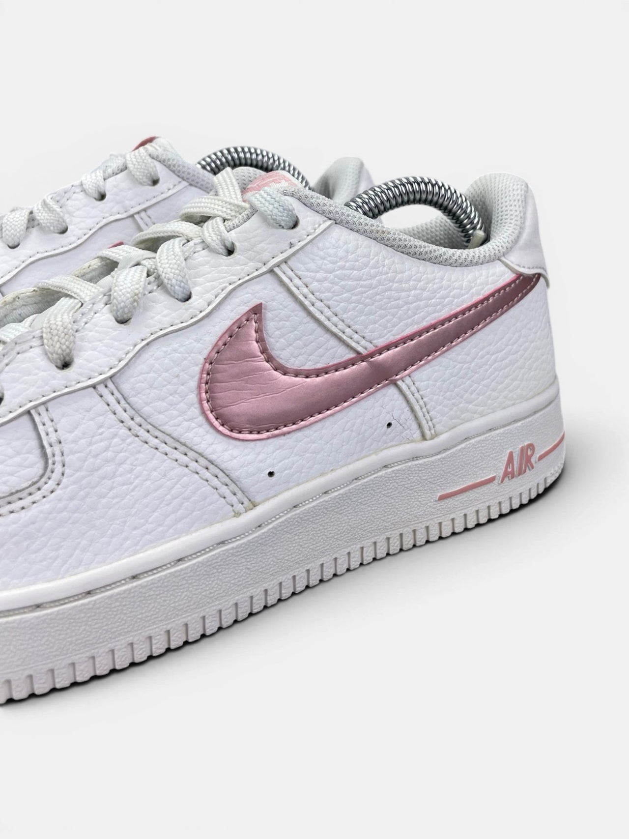Nike Air Force 1 Low “White / Pink Glaze” Pink Glaze — buty sportowe damskie w bardzo dobrym stanie rozmiar 37.5, opcjonalne zdjęcie 1