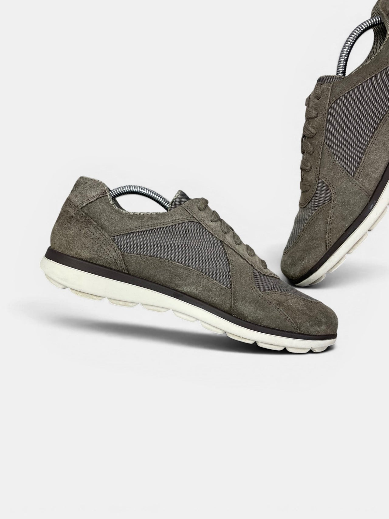 Geox Suede Sneakers — buty sportowe męskie w bardzo dobrym stanie rozmiar 43, wewnętrzny panel lewego buta