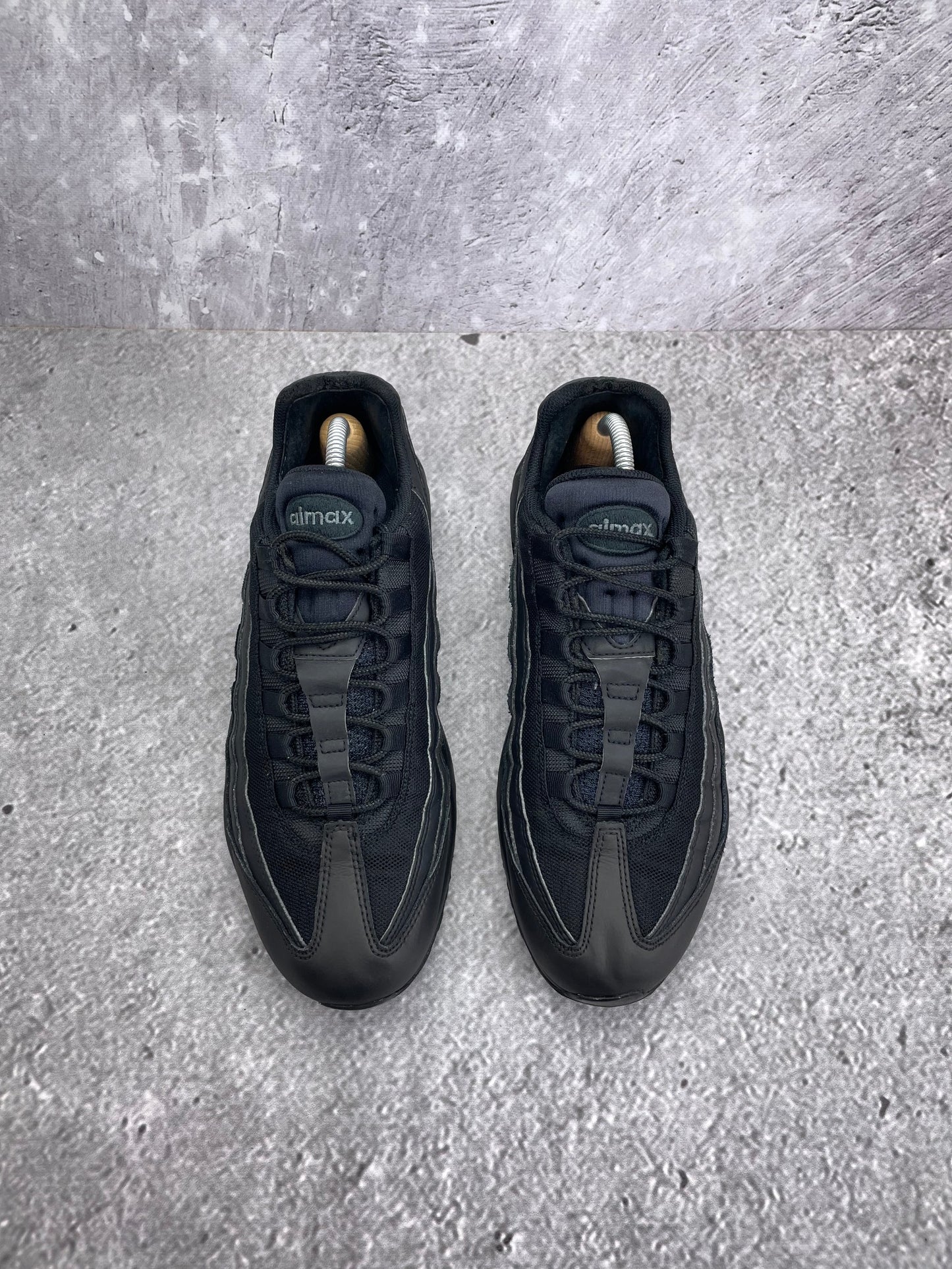 Nike Air Max 95 Essential Triple Black — buty sportowe męskie w bardzo dobrym stanie rozmiar 44, podeszwa