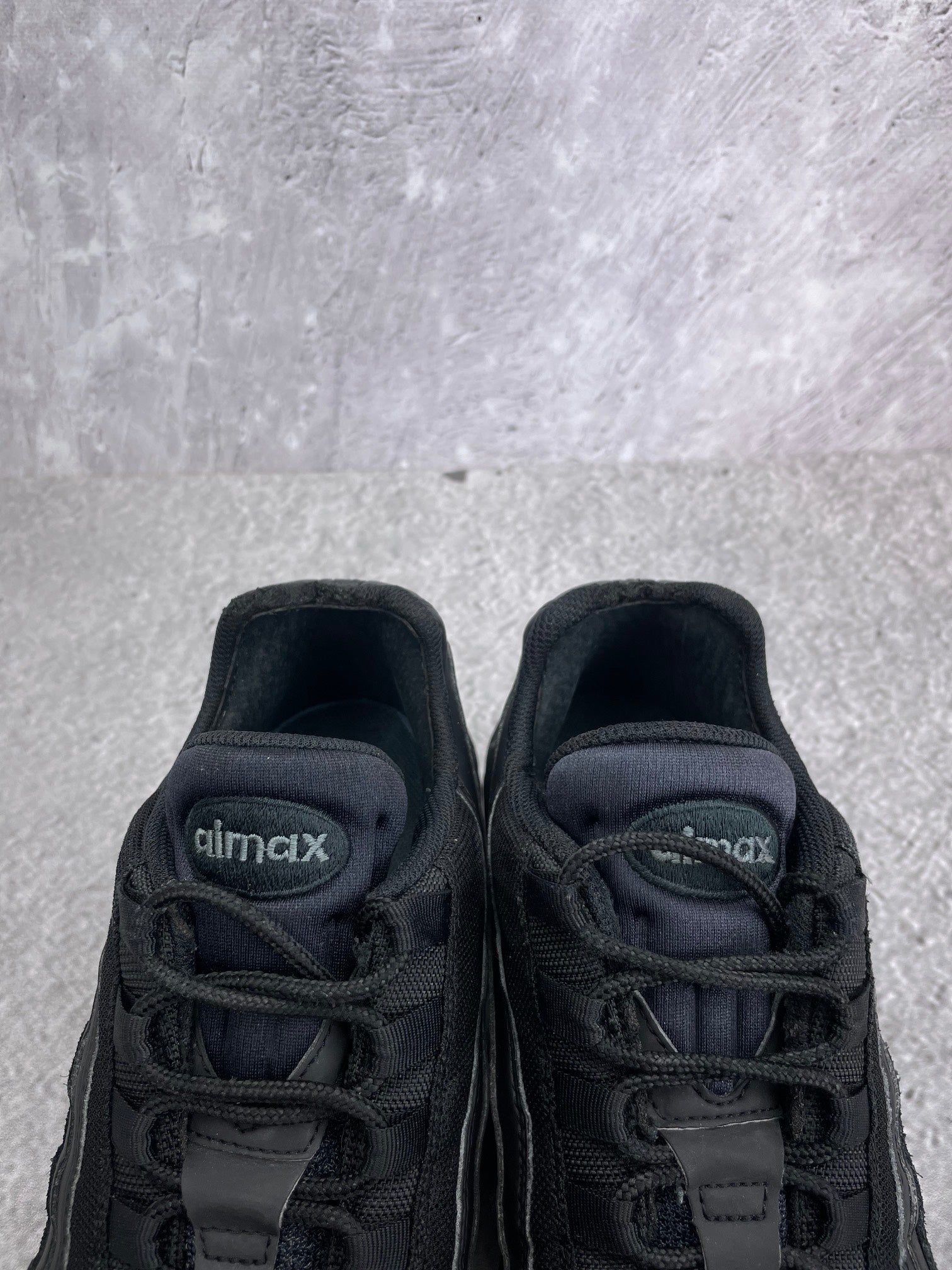 Nike Air Max 95 Essential Triple Black — buty sportowe męskie w bardzo dobrym stanie rozmiar 44, opcjonalne zdjęcie 1