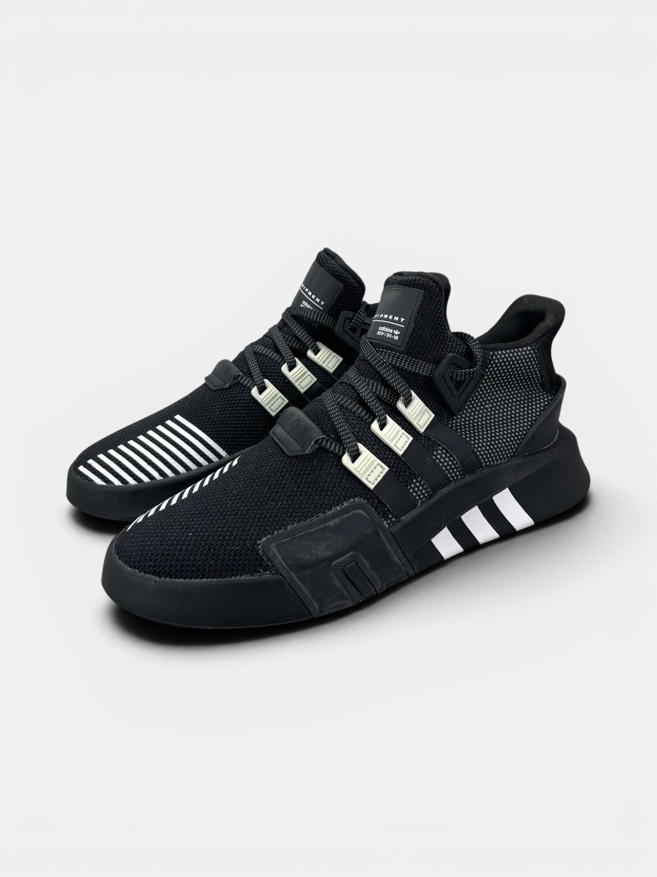 Adidas EQT Bask ADV Core Black — buty sportowe męskie w bardzo dobrym stanie rozmiar 43 1/3, widok z boku