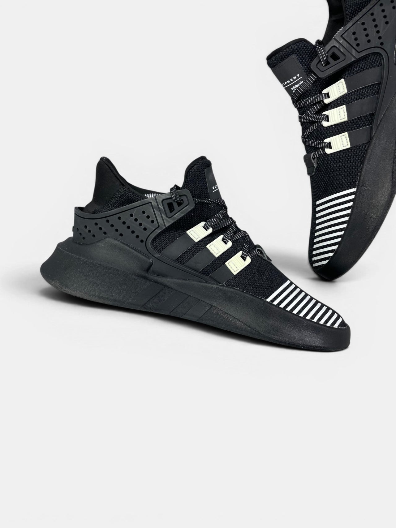 Adidas EQT Bask ADV Core Black — buty sportowe męskie w bardzo dobrym stanie rozmiar 43 1/3, wewnętrzny panel lewego buta