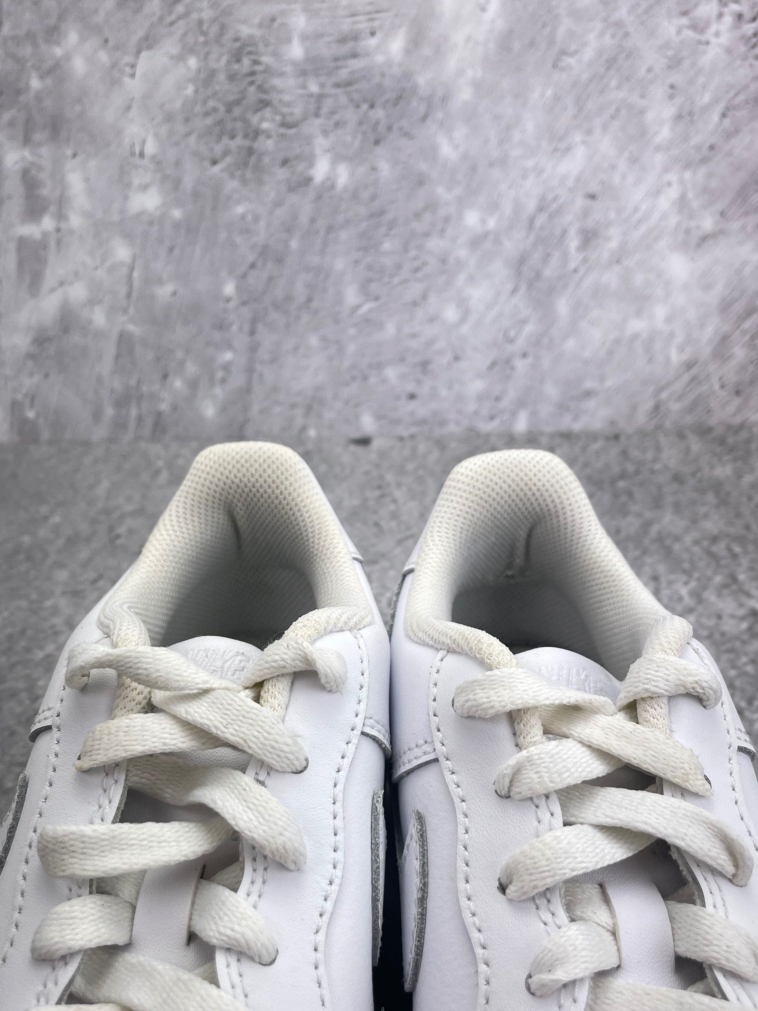 Nike Air Force 1 Low Triple White — buty sportowe damskie w bardzo dobrym stanie rozmiar 38, opcjonalne zdjęcie 1