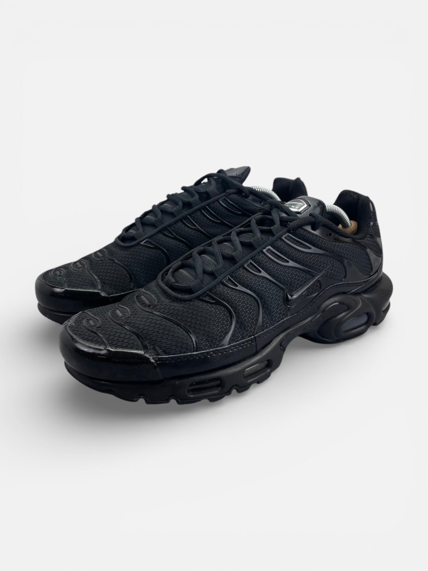 Nike Air Max Plus Triple Black - buty sportowe, widok z boku