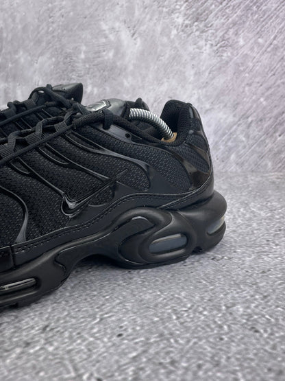 Nike Air Max Plus Triple Black - buty sportowe, widok z góry