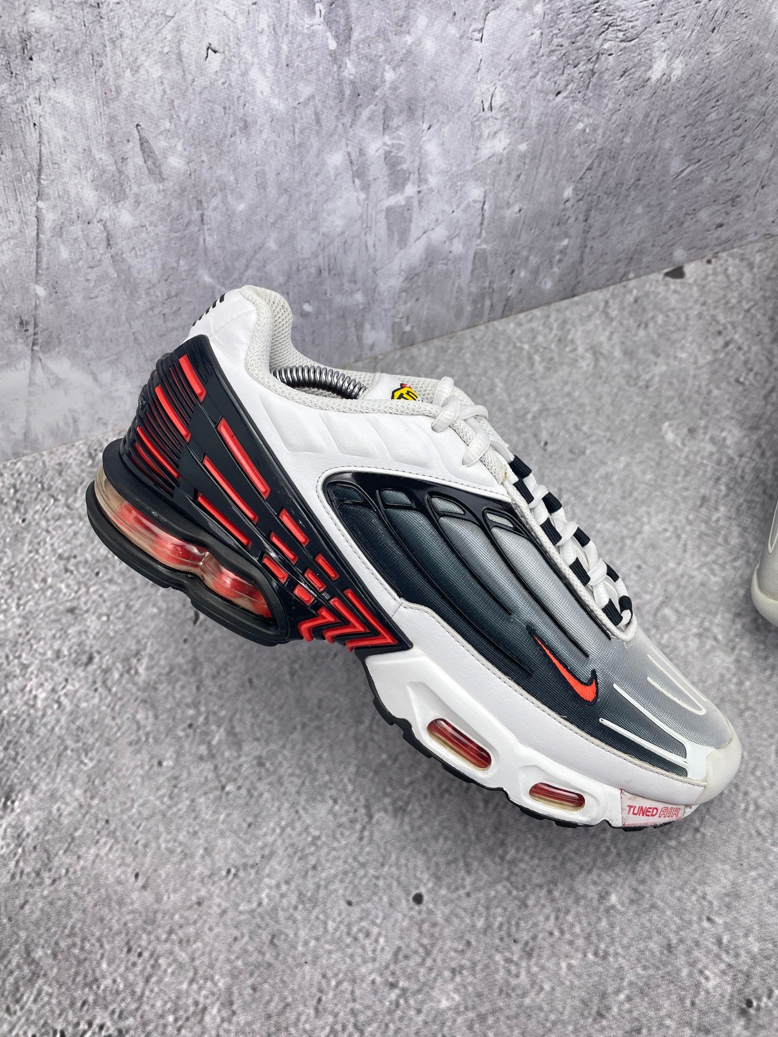 Nike Air Max Plus 3 Team Orange - buty sportowe, zewnętrzny panel prawego buta