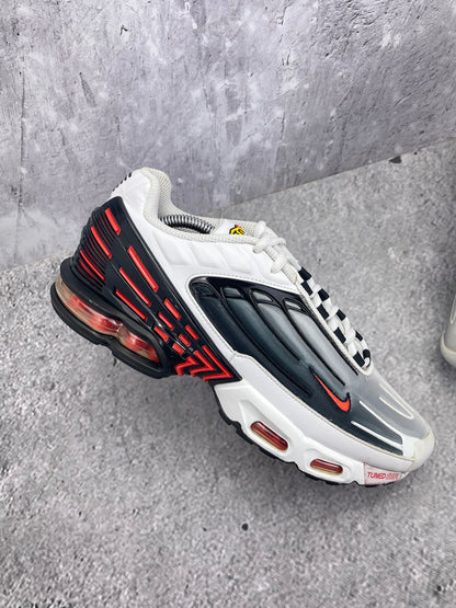 Nike Air Max Plus 3 Team Orange - buty sportowe, zewnętrzny panel prawego buta
