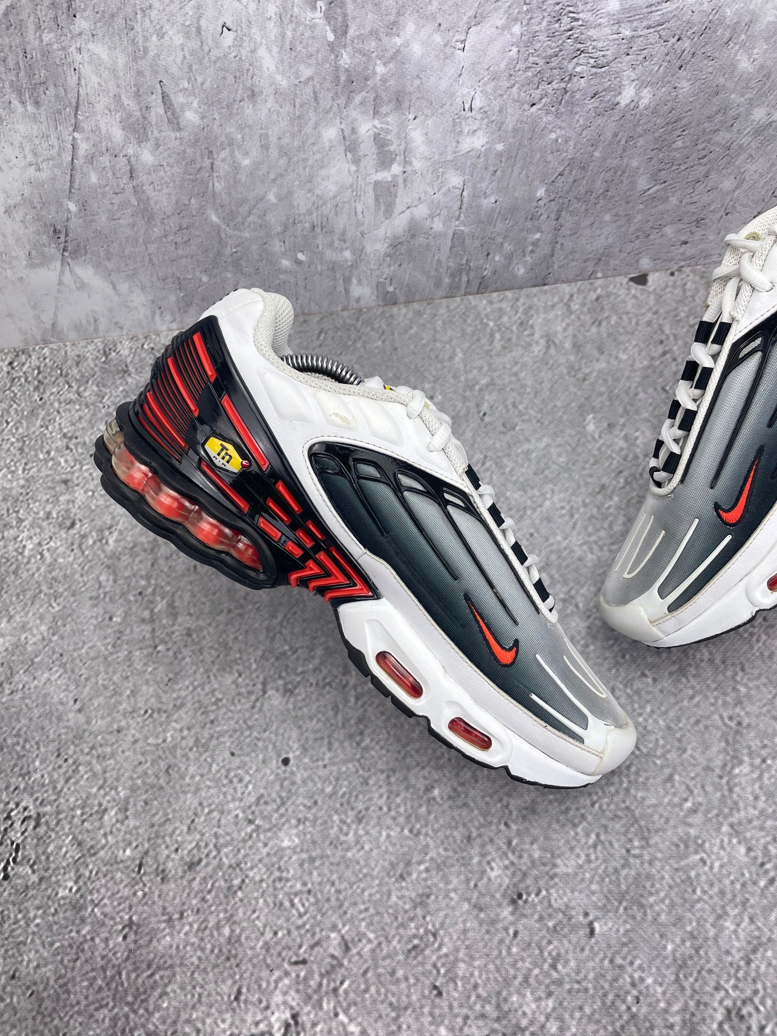 Nike Air Max Plus 3 Team Orange - buty sportowe, wewnętrzny panel lewego buta