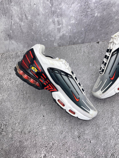 Nike Air Max Plus 3 Team Orange - buty sportowe, wewnętrzny panel lewego buta