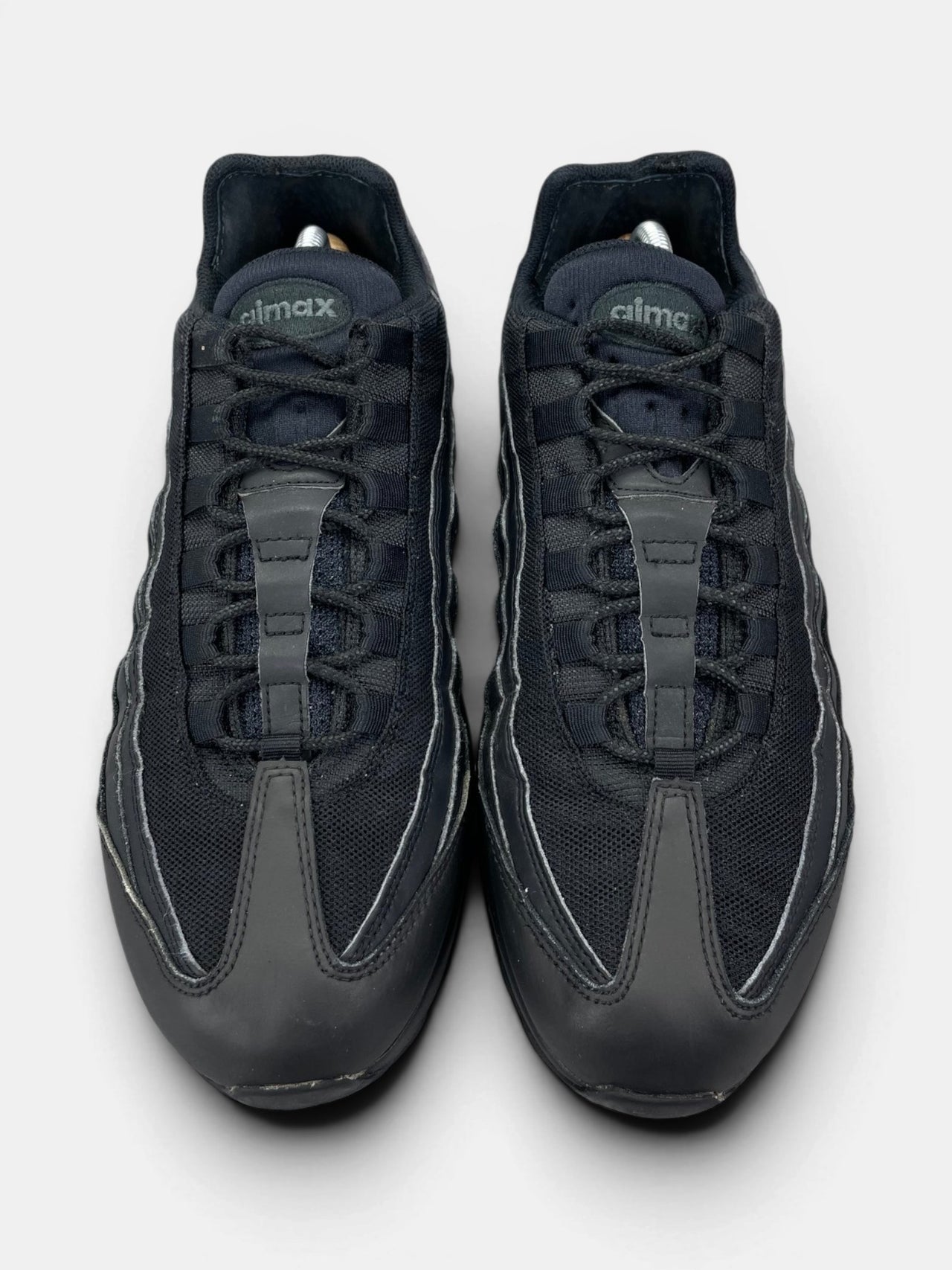 Nike Air Max 95 Essential Triple Black — buty sportowe męskie w bardzo dobrym stanie rozmiar 44.5, widok z góry