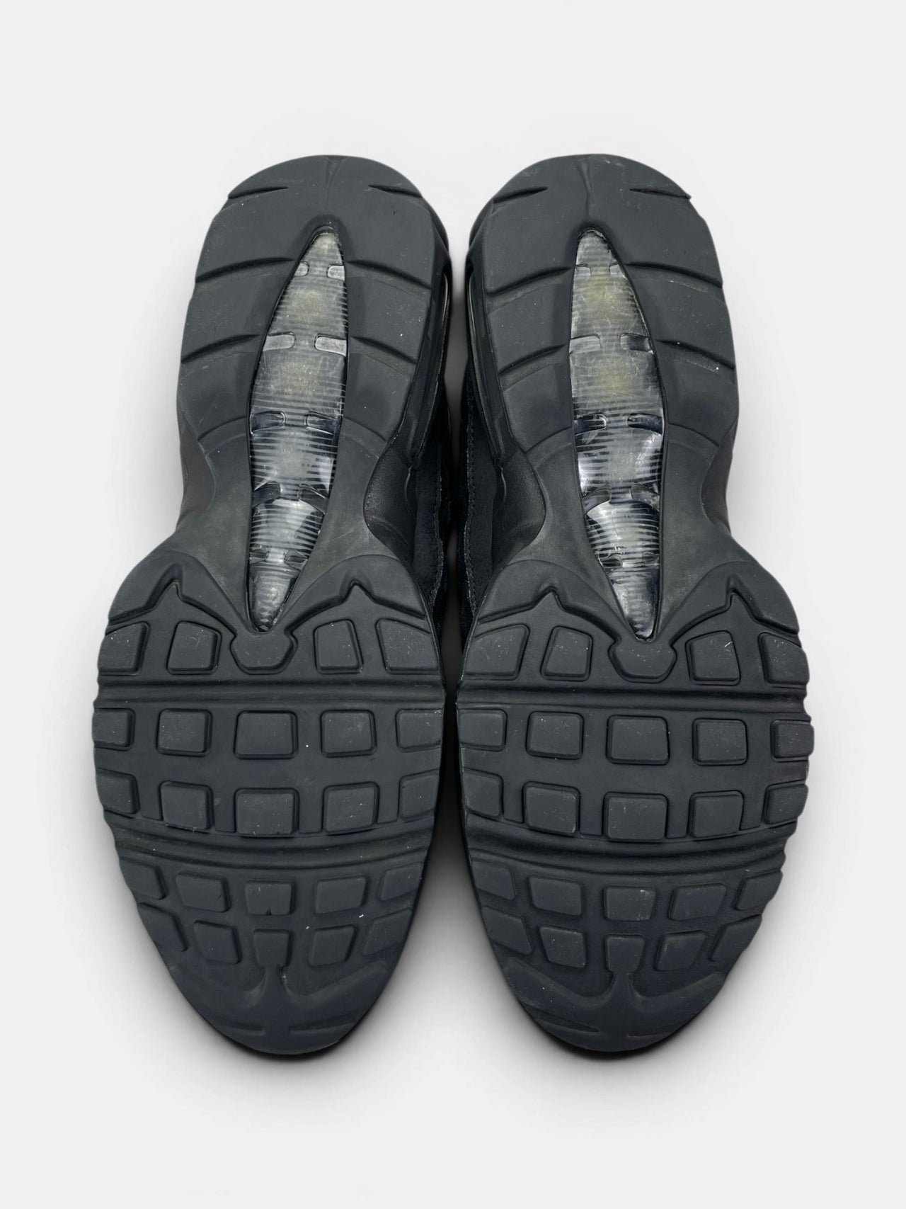 Nike Air Max 95 Essential Triple Black — buty sportowe męskie w bardzo dobrym stanie rozmiar 44.5, podeszwa