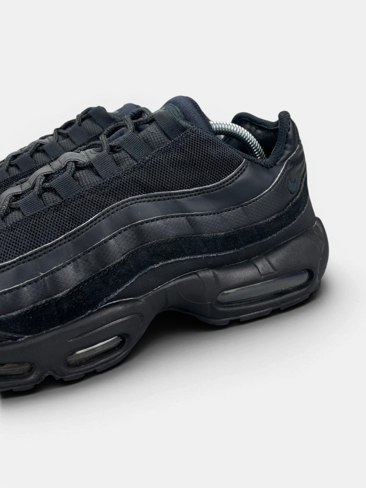 Nike Air Max 95 Essential Triple Black — buty sportowe męskie w bardzo dobrym stanie rozmiar 44.5, opcjonalne zdjęcie 1
