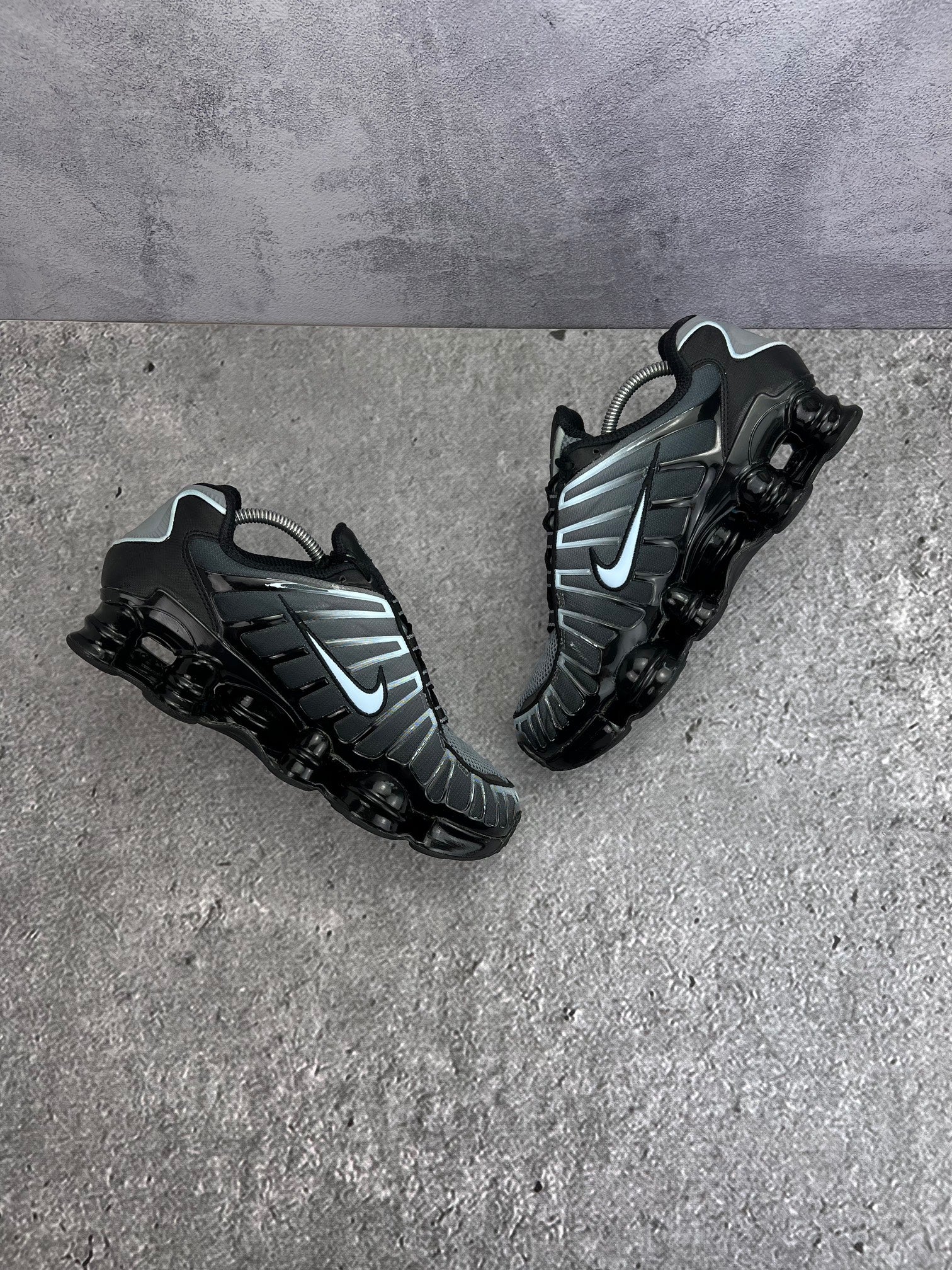 Nike Shox TL Black Celestine Blue — buty sportowe męskie w bardzo dobrym stanie rozmiar 42.5, widok z góry na wewnętrzną stronę butów