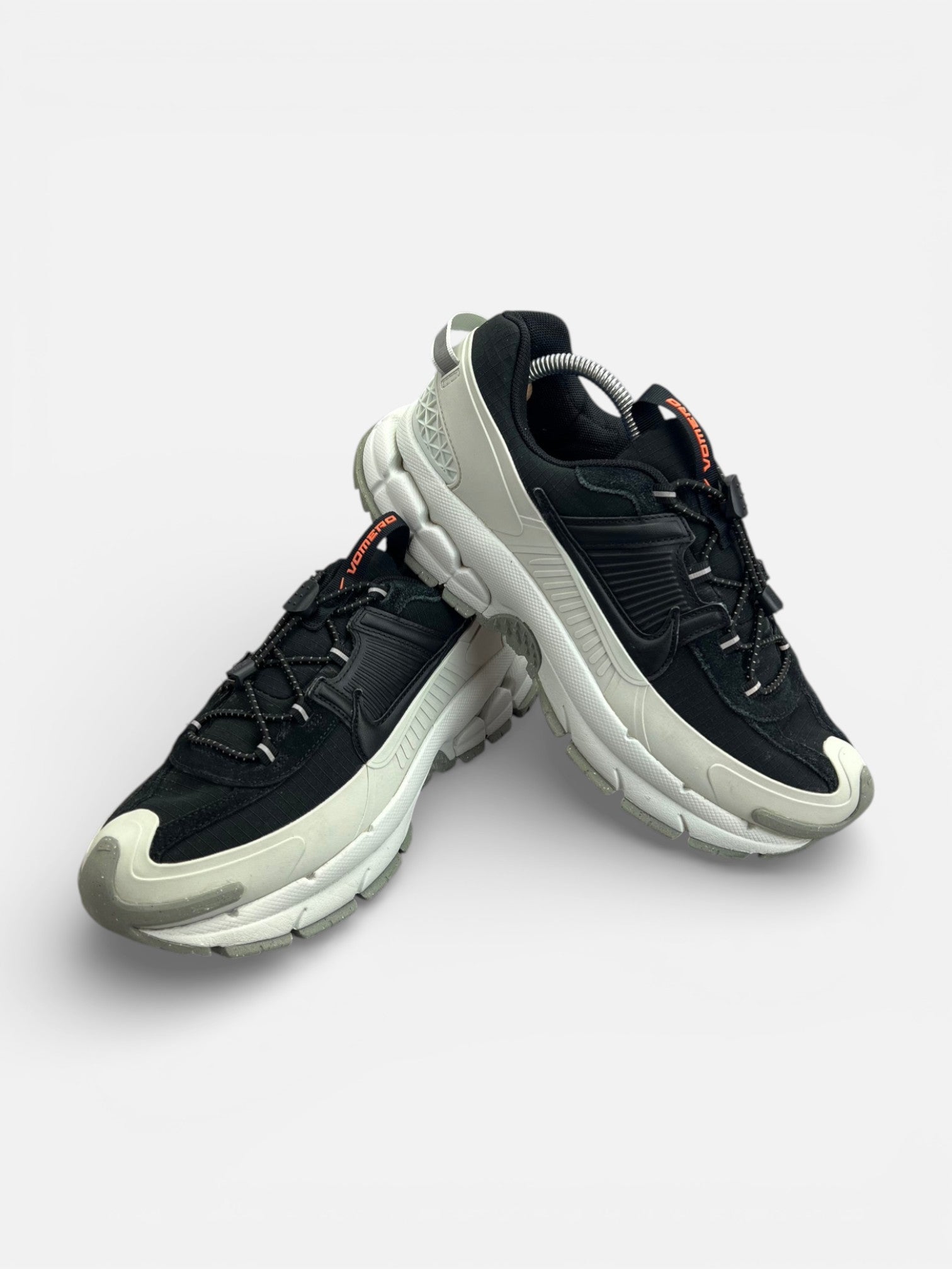 Nike Zoom Vomero Roam Black Light Silver — buty sportowe męskie w bardzo dobrym stanie rozmiar 42.5, boczny profil