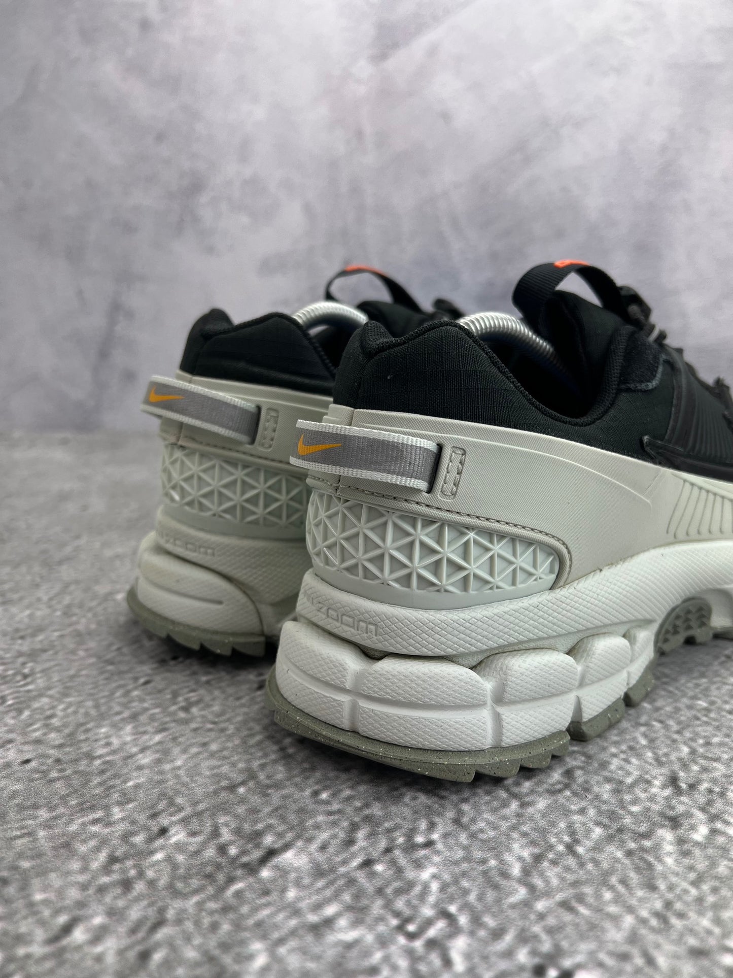 Nike Zoom Vomero Roam Black Light Silver — buty sportowe męskie w bardzo dobrym stanie rozmiar 42.5, widok z góry