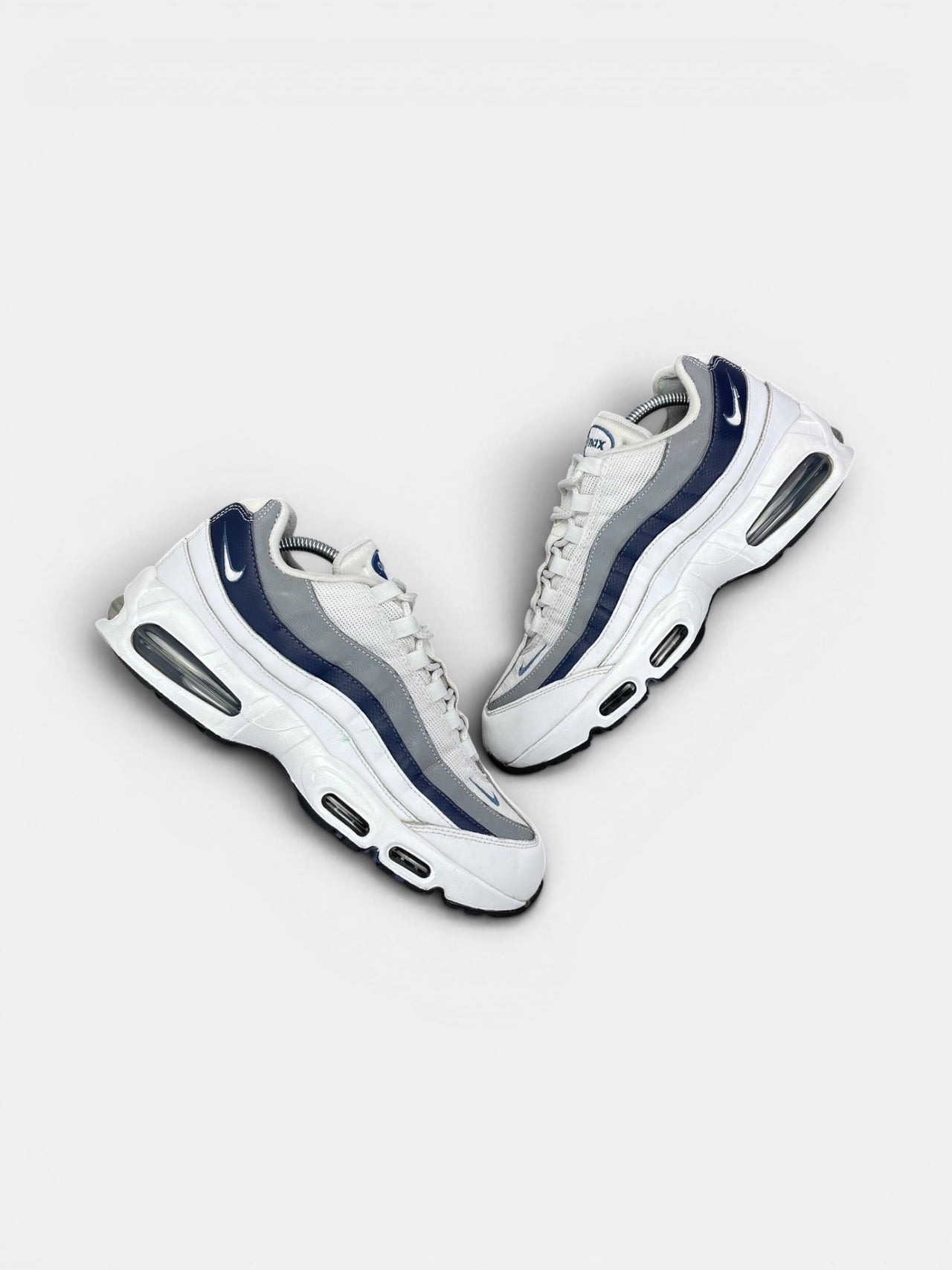 Nike Air Max 95 Diffused Blue — buty sportowe męskie w bardzo dobrym stanie rozmiar 44, widok z góry na zewnętrzną stronę butów