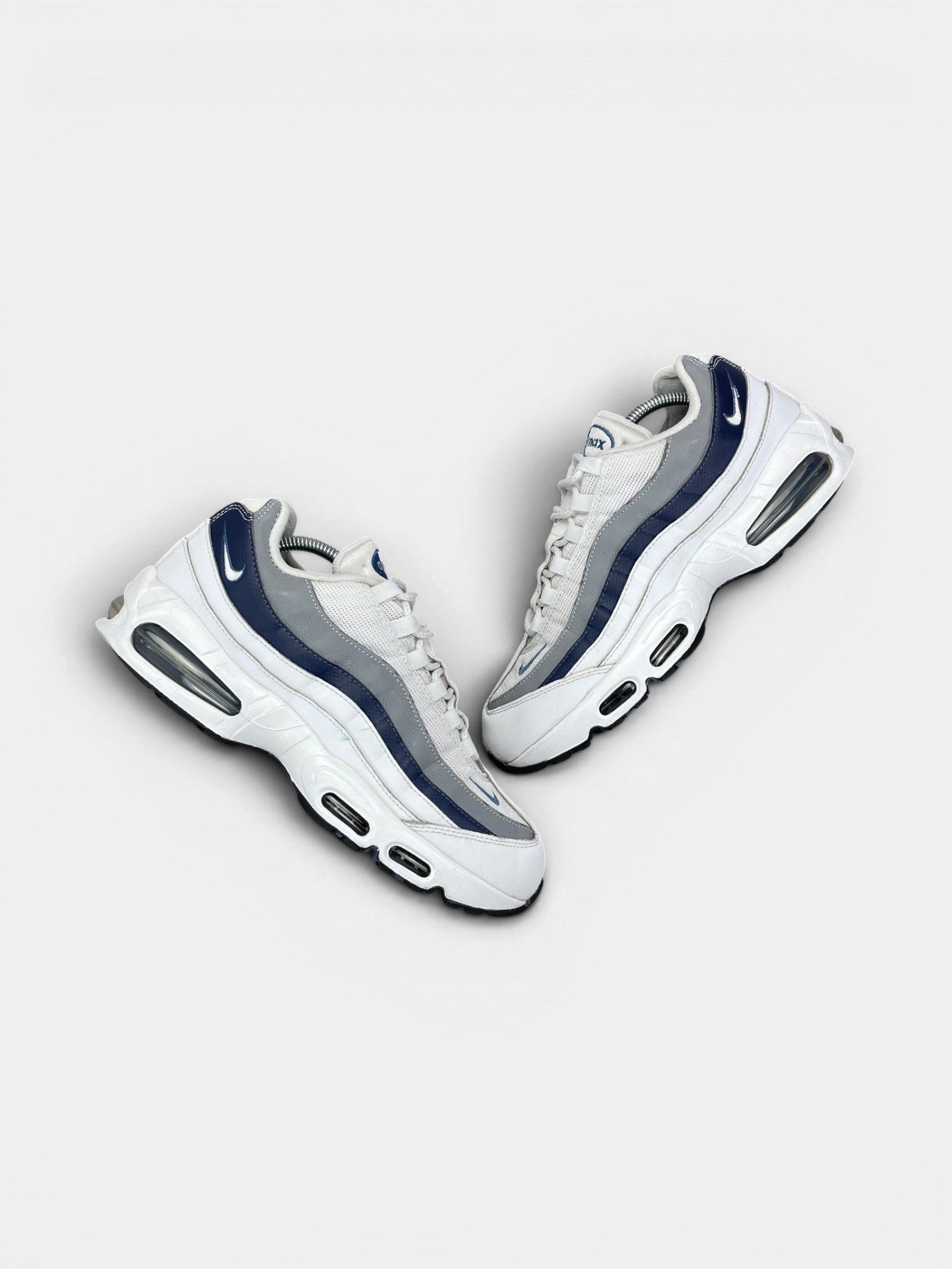 Nike Air Max 95 Diffused Blue — buty sportowe męskie w bardzo dobrym stanie rozmiar 44, widok z góry na zewnętrzną stronę butów