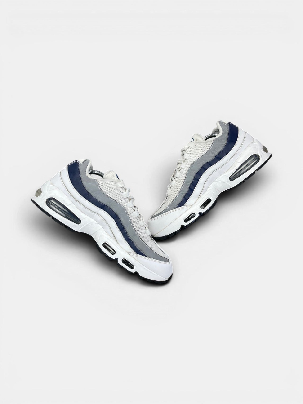 Nike Air Max 95 Diffused Blue — buty sportowe męskie w bardzo dobrym stanie rozmiar 44, zewnętrzny panel prawego buta