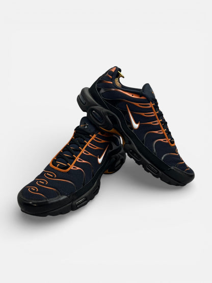 Nike Air Max Plus Dark Obsidian Monarch - buty sportowe, boczny profil