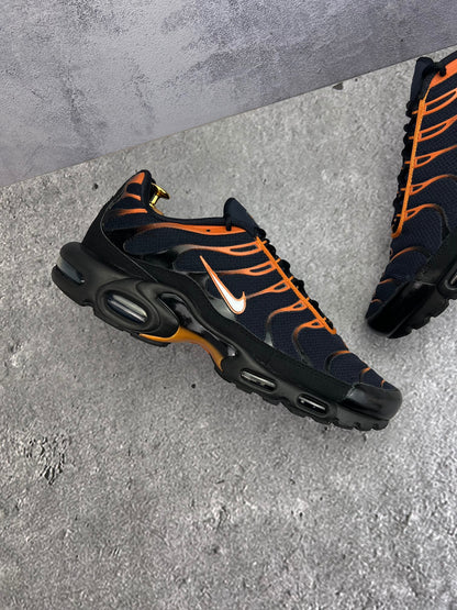 Nike Air Max Plus Dark Obsidian Monarch - buty sportowe, zewnętrzny panel prawego buta