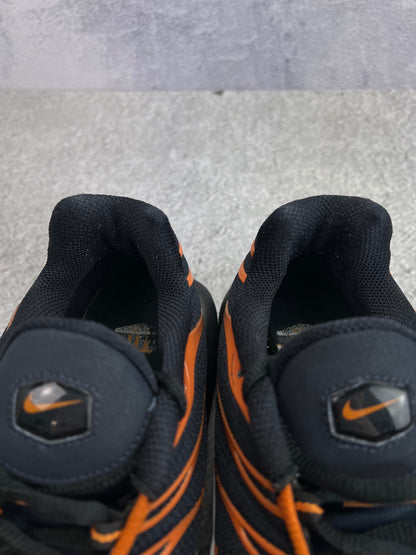 Nike Air Max Plus Dark Obsidian Monarch - buty sportowe, zapiętki butów