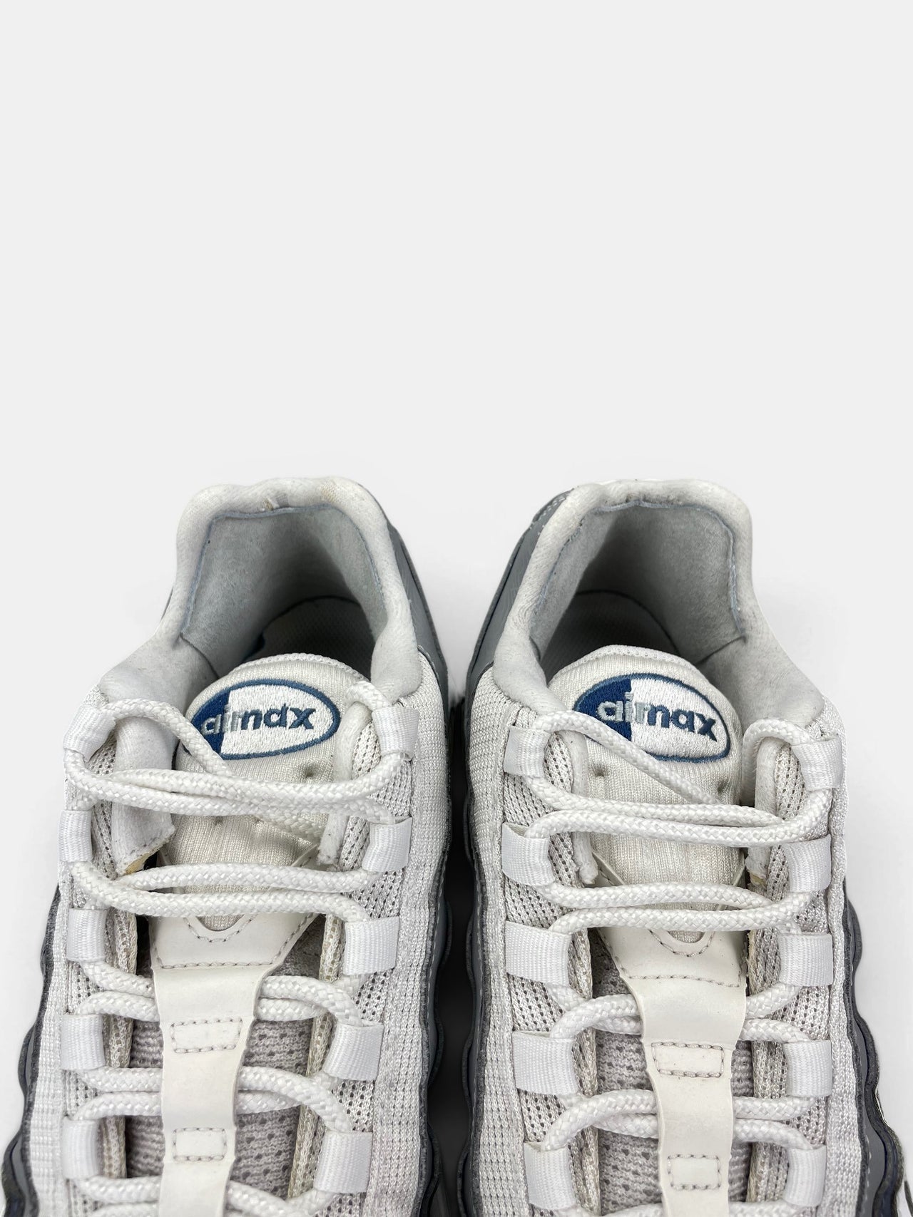 Nike Air Max 95 Diffused Blue — buty sportowe męskie w bardzo dobrym stanie rozmiar 44, zapiętki butów