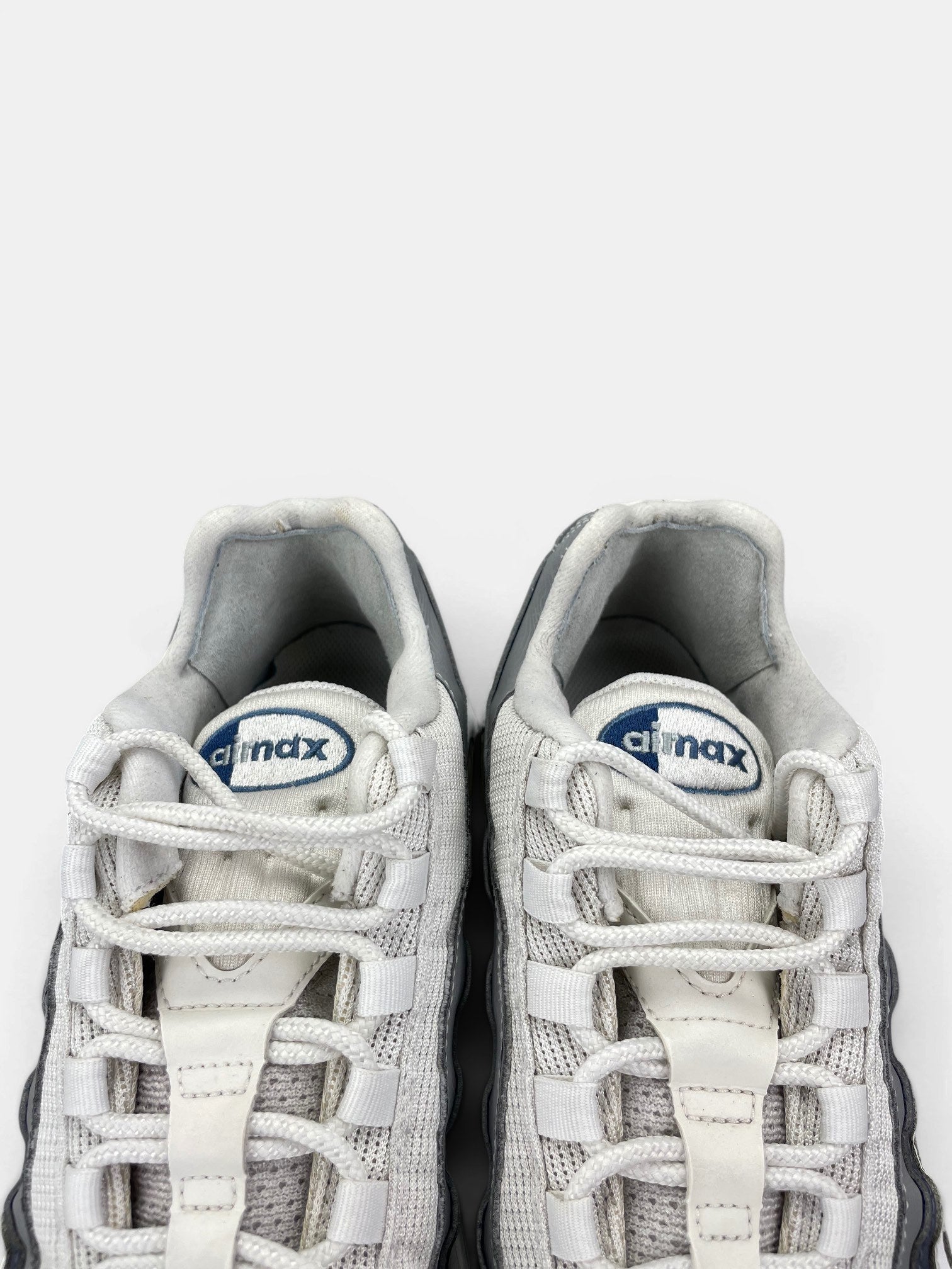 Nike Air Max 95 Diffused Blue — buty sportowe męskie w bardzo dobrym stanie rozmiar 44, zapiętki butów